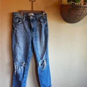 PAIGE Denim// Sarah Straight Ankle 28